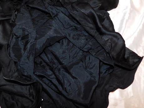 Pekne hodvabne volanikove saty na slavnost, 38