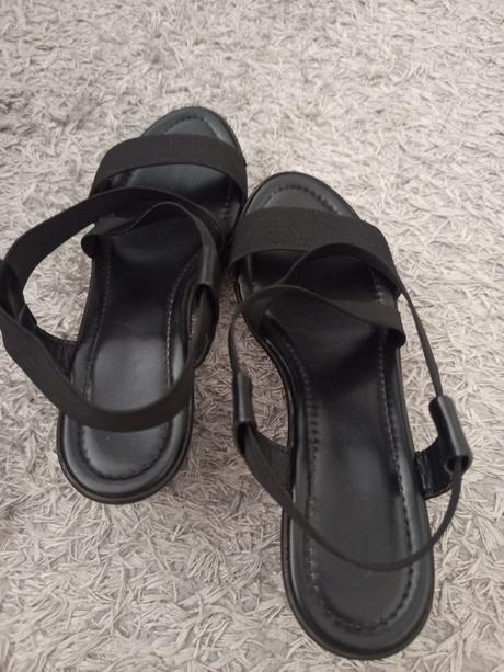 Čierne sandálky, deichmann,38