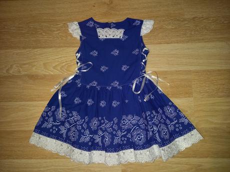 Folklórne šatky, 92