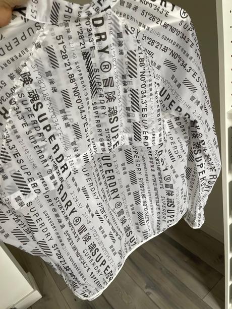 Bunda krásna ľahučká, superdry,xl