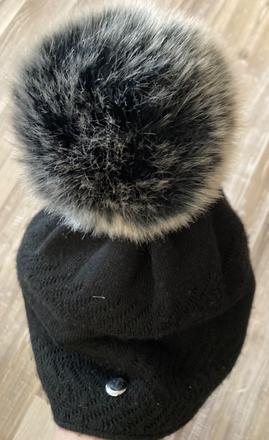 Dámska zimná čiapka s brmbolcom, 