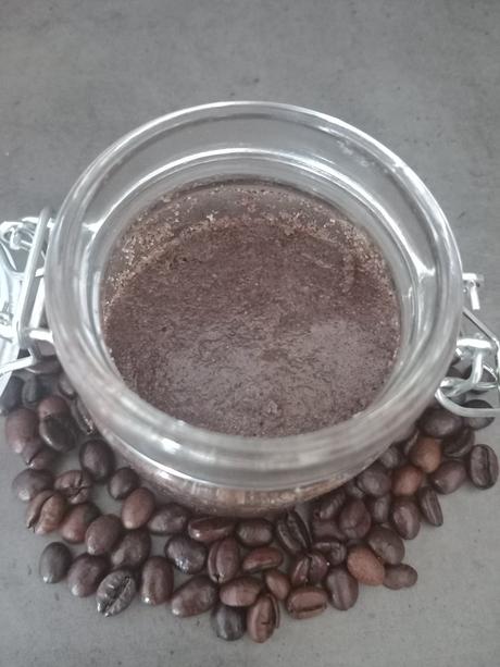 Kavovy celotelovy peeling,