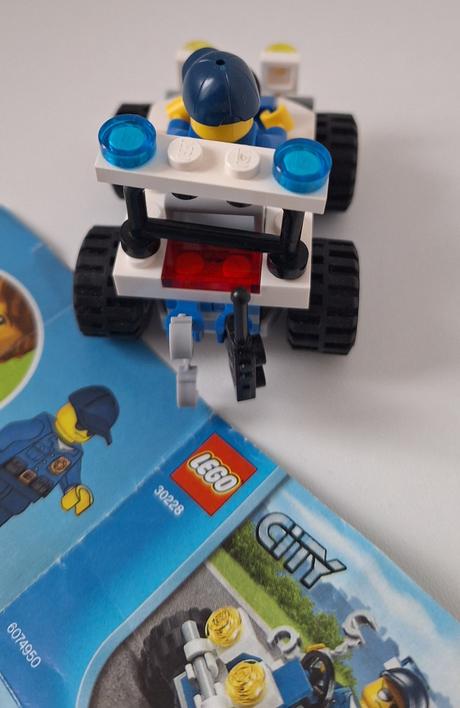Lego formula , benzinka, policia, kamion, sanitka, 