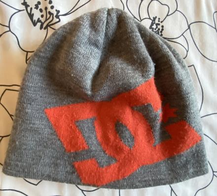 Dvojvrstvová čiapka s aplikáciou v. 104-116, 104