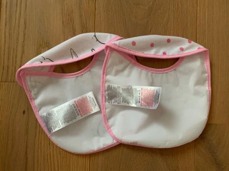 Podbradník s bodkami a zajačikmi,