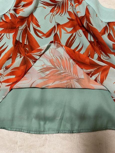 Letný top vo farbách mint s oranžovým vzorom, m