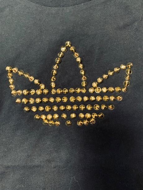 Čierne tričko so zlatou aplikáciou zn. adidas, adidas,m