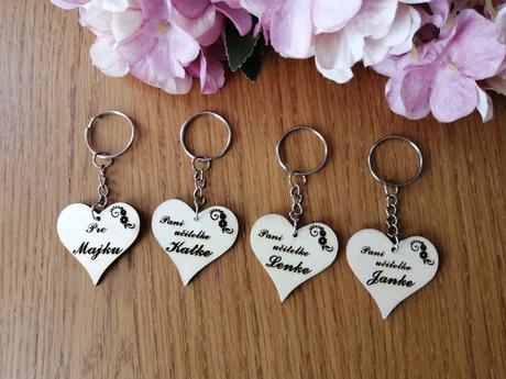 Drevená kľúčenka gravírovaná s vlastným textom,