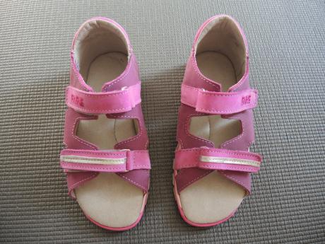 Sandále so srdiečkom, fare,30