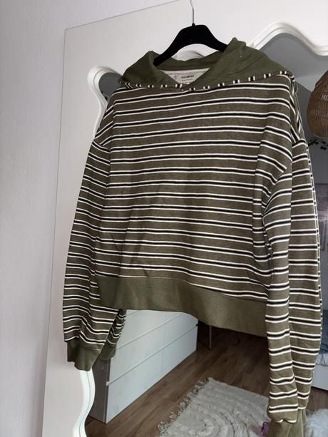 Olivová cropp mikina, pull&bear,s