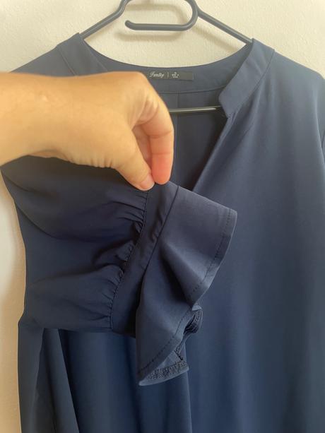 Tmavomodre saty s v vystrihom, xl