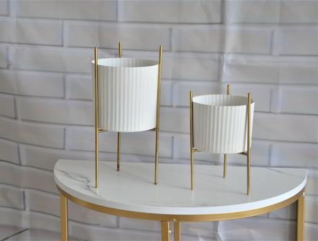 2x kovový kvetináč, 