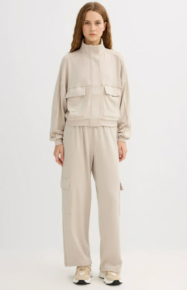 Krásny štýlový komplet značky oysho, pc 110 eur, m