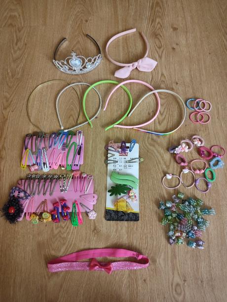 Gumky, sponky, štipčeky, čelenky, 