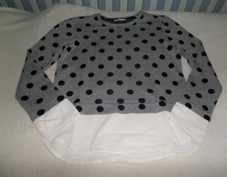 Tričko s čiernymi bodkami, s