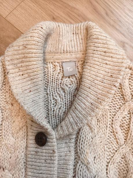 Kvalitny svetrik na gombiky., tu,80