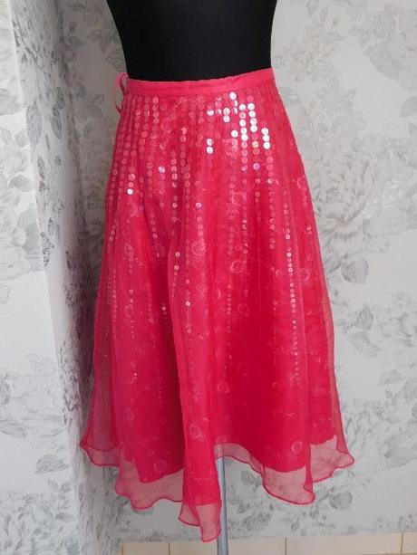 Luxusna velmi pekna hodvabna sukna, 38