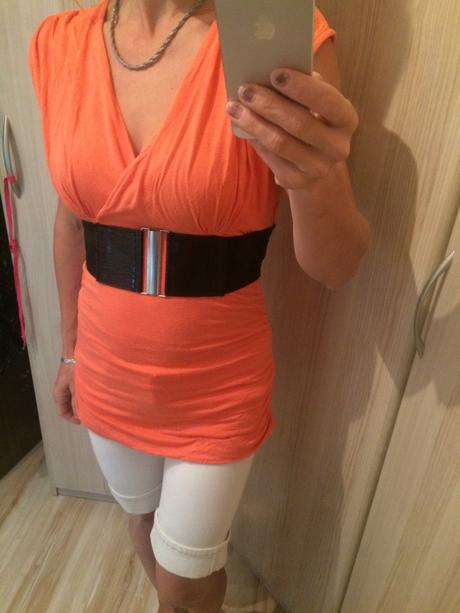 Minišaty alebo top s hlbokým výstrihom, xs