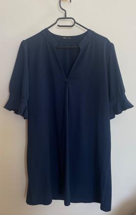 Tmavomodre saty s v vystrihom, xl