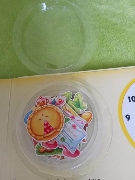 Kniha s magnetkami a hodinami, 