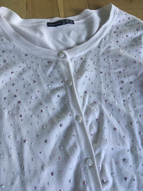 Sveter s kamienkami, atmosphere,s