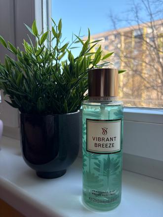 Victoria secret vibrant breeze, 