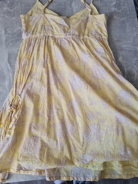 Žlté šaty, s