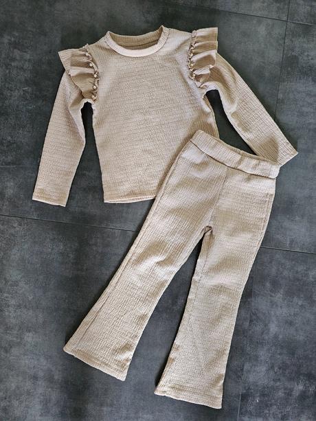 Komplet s volánikom, 116