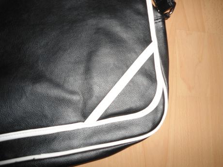 Cierna crossbody taska, 