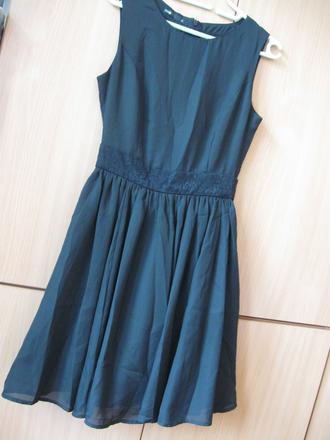 Čierne šaty, vzadu čipka, veľkosť 36, s