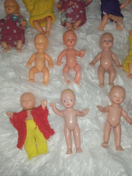 Igra, plaváček, staré bábiky, 