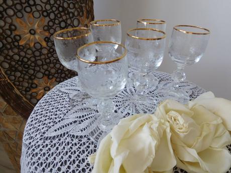 Poháriky likérové na nožičke 6 kusov top top stav., 