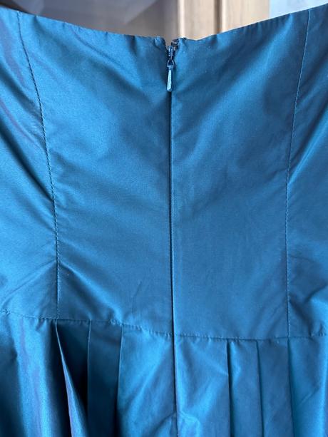 Apolocenske saty s kosticami jakes, 36