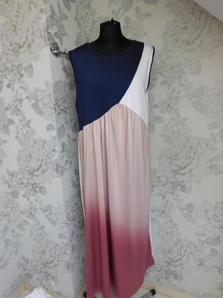 Velmi pekne šaty, 40