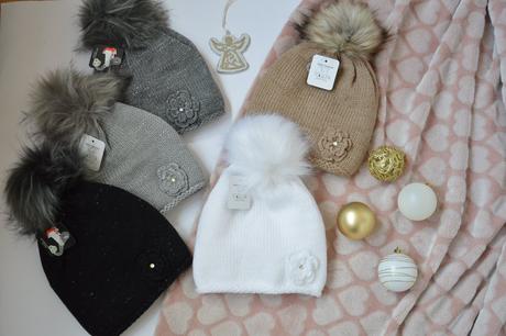 Moderná čiapočka s bohatým brmbolcom, yumi,34 - xxxl