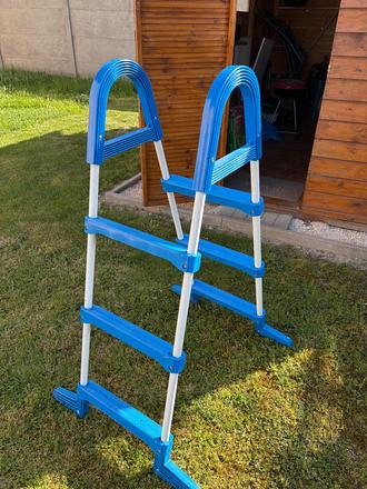 Schodíky do bazéna s hĺbkou 0,9m, 