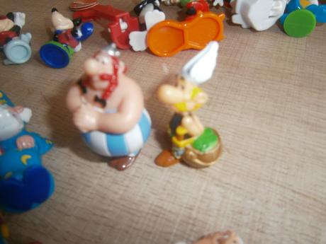 Kinder hračky(cena za ks), 