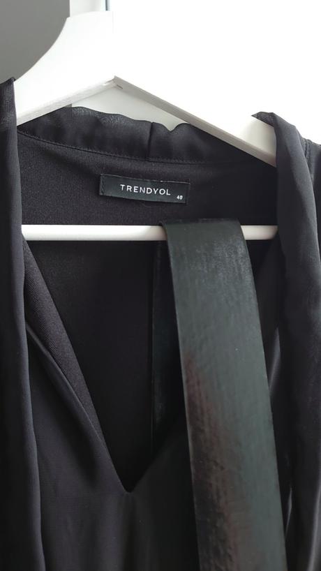 Čierne šaty, 40