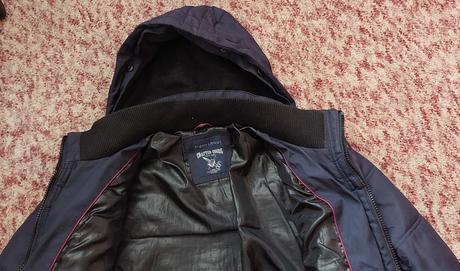 Čierna prešívaná zimná bunda s kapucňou na zips, xl