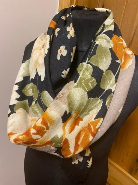 Veľká čierno-hnedá šatka, l