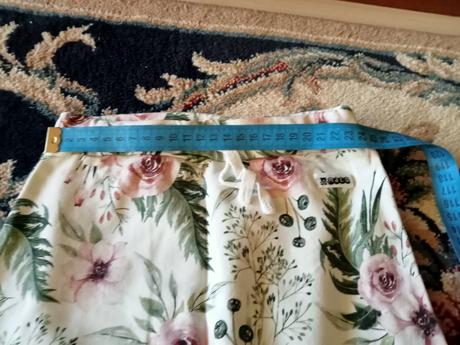 Teplejšie kvetované tepláčiky, 104