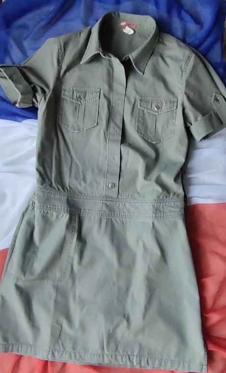 Army šaty, m