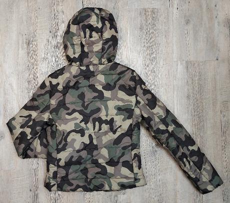 Maskáčová prechodná vetrovka, bershka,s