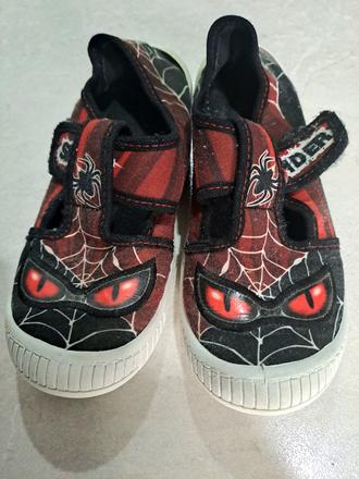 Kvalitné perforované plátenky spider, 34