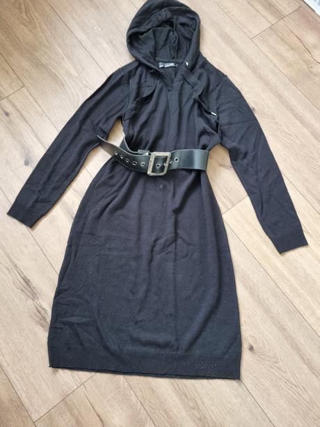 Tenšie čierne pletené šaty s kapucňou m + 2 opasky, m