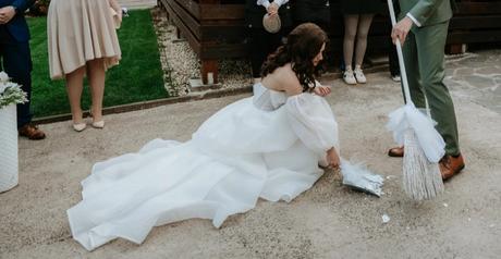 Svadobné šaty s odnímateľnými rukávmi, 34