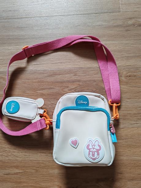 Kabelka minnie s penazenkou meni farbu, disney