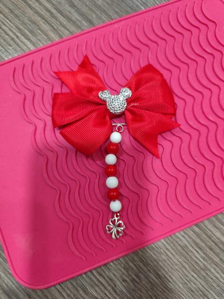 Červená mašlička na kočík, 