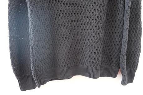 Tmavomodrý pulover, 40