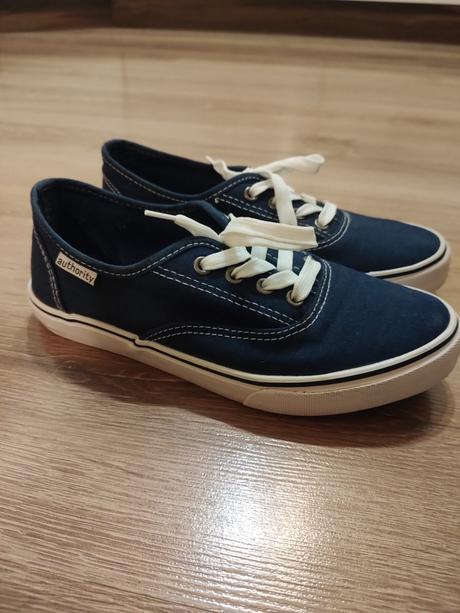 Tenisky authority, authority,38